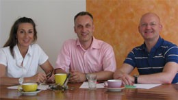Chefredakteurin Dr. Ramona Pauli-Volkert im Gespräch mit. Dr. Nils Postel und Dr. Holger Gellermann 