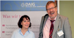 Besuch am DAIG-Stand: Der ehemalige Präsident Jürgen Rockstroh mit Nicole Bentrup