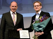 Verleihung des Deutschen AIDS-Preises durch  Prof. Georg Behrens an Prof. Florian Klein