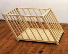 Abb. 1: Robert Gober, Slanted Playpen, 1987. 