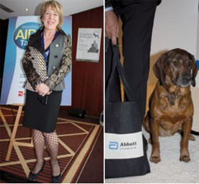 Links: Die schicksten Strümpfe auf dem Kongress: Dr. Annette Haberl aus Frankfurt in gewohnt glamourösem Outfit. Rechts: „Hier bin ich Hund, hier darf ich´s sein“ – Nelly begleitete Herrchen Dr. Werner Becker, München, zum Kongress und bewahrte stoische Ruhe