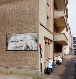 „Ohne Titel“, 1991, Plakatwand, Gesamtdimensionen variieren nach Installation