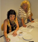Konzentriertes Arbeiten: Teilnehmerinnen beim 3A-Workshop