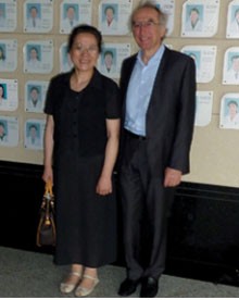Abb. 1: Prof. Nanping Wu und Prof. Norbert Brockmeyer arbeiten seit über zehn Jahren zusammen. Im Mai dieses Jahres hielt Prof. Brockmeyer einen Gastvortrag an der Eliteuniversität Zhejiang in Hangzhou.