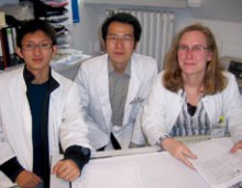 Yuanhao Jin, Lei Feng und Dr. Anja Potthoff führten die Deutsch-Chinesische Vergleichsstudie zum psychischen Status HIV-infizierter Patienten durch.