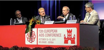 Nathan Clumeck, Jürgen Rockstroh, Peter Reiss und Manuel Battegay auf dem Podium der Plenary Session „EACS Treatment Guidelines: What‘s new?“