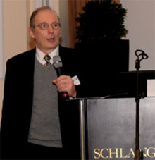 Hans-Reinhard Brodt, Leiter der Infektiologie  am Frankfurter Klinikum, eröffnet die Tagung in  Schlangenbad