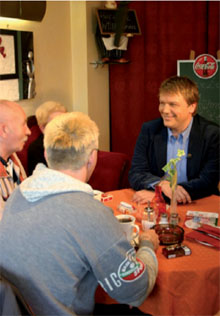 Hape Kerkeling besuchte 2007 das Wohnprojekt in Essen