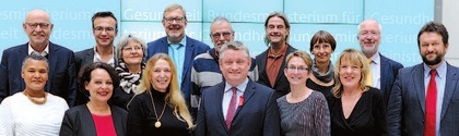  Bundesgesundheitsminister Hermann Gröhe mit den Mitgliedern des Nationalen AIDS-Beirats bei ihrer letzten gemeinsamen Sitzung am 21.11.2016 