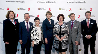 30 Jahre Deutsche AIDS-Stiftung – Empfang in Köln: Prof. Dr. Elisabeth Pott (Vorstandsvorsitzende  Deutsche AIDS-Stiftung), Thomas Geisel (Oberbürgermeister Düsseldorf), Prof. Dr. Dr. h.c. mult.  Rita Süssmuth (Ehrenvorsitzende Deutsche AIDS-Stiftung), Henriette Reker (Oberbürgermeisterin  Köln), Ingrid Fischbach, MdB (Parlamentarische Staatssekretärin beim Bundesminister für Gesund- heit), Dr. Ulrich Heide (Geschäftsführender Vorstand Deutsche AIDS-Stiftung), Dr. Florian Reuther (Vorstandsmitglied Deutsche AIDS-Stiftung)