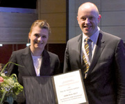 Preisträgerin des deutschen AIDS-Preises,  Jun.-Prof. Dr. Christine Goffinet mit Prof.  Georg Behrens @Annette Haberl @Annette Haberl