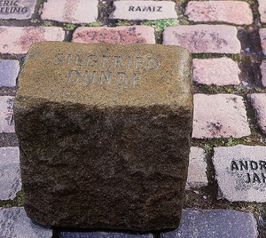 Der Gedenkstein für Siegfried Rudolf Dunde im Rahmen des Projekts „Denkraum: Namen und Steine“